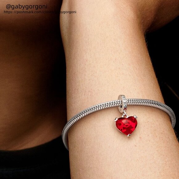 Pandora Disney Mickey & Minnie Mouse Kiss Red Murano Glass Dangle Charm - Picture 2 of 2